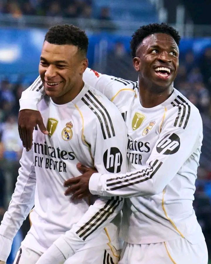 Imbere yabanyamakuru ayaniyo majambo Mbappé yishuye kubibazo yabajijwe ...