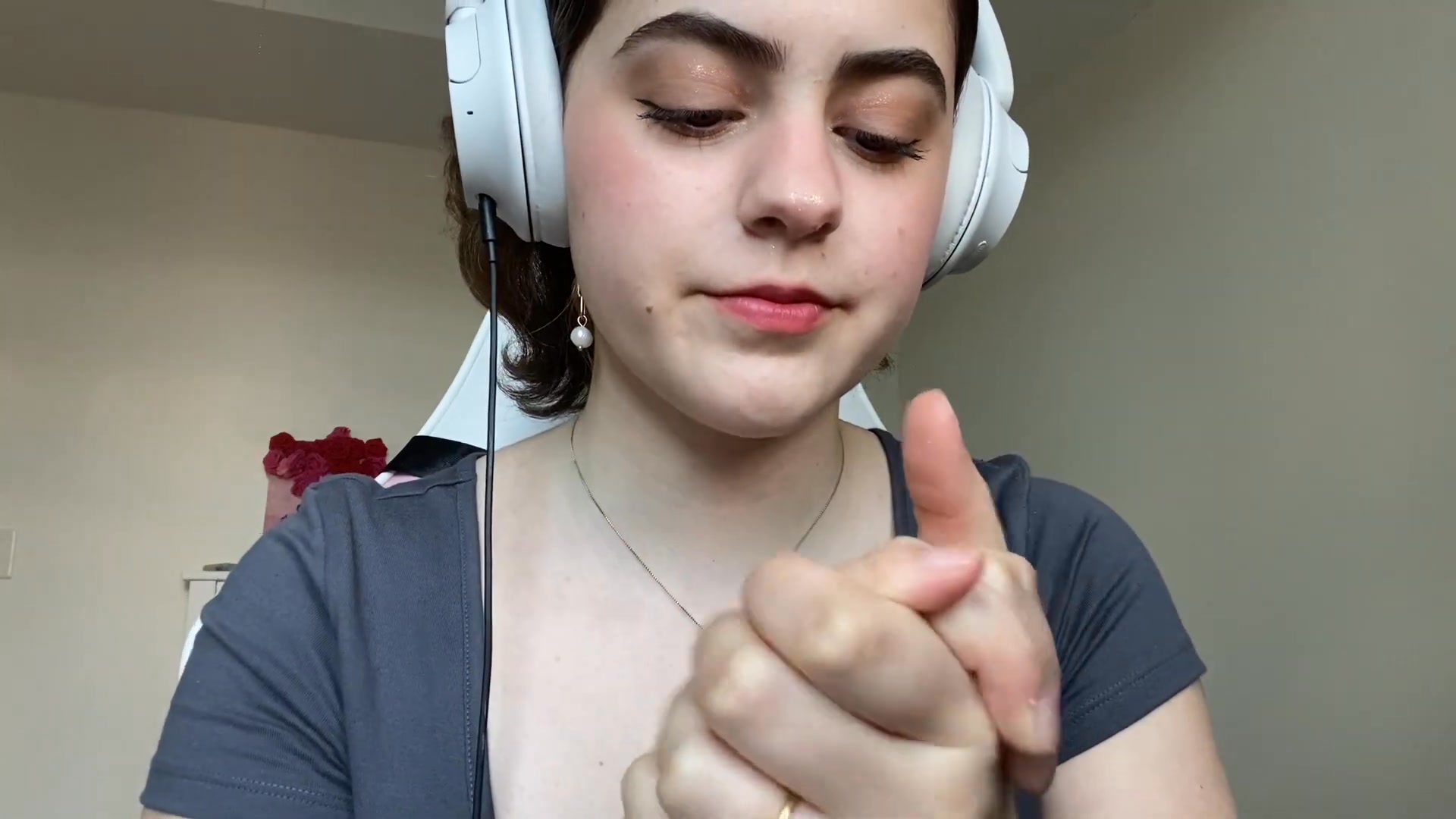 🥺😍 ️ FLO ASMR ️ 😉😘💤💤 Su apoyo con sus estrellitas ⭐⭐⭐⭐ 💫💫💫💫 #ASMR # ...