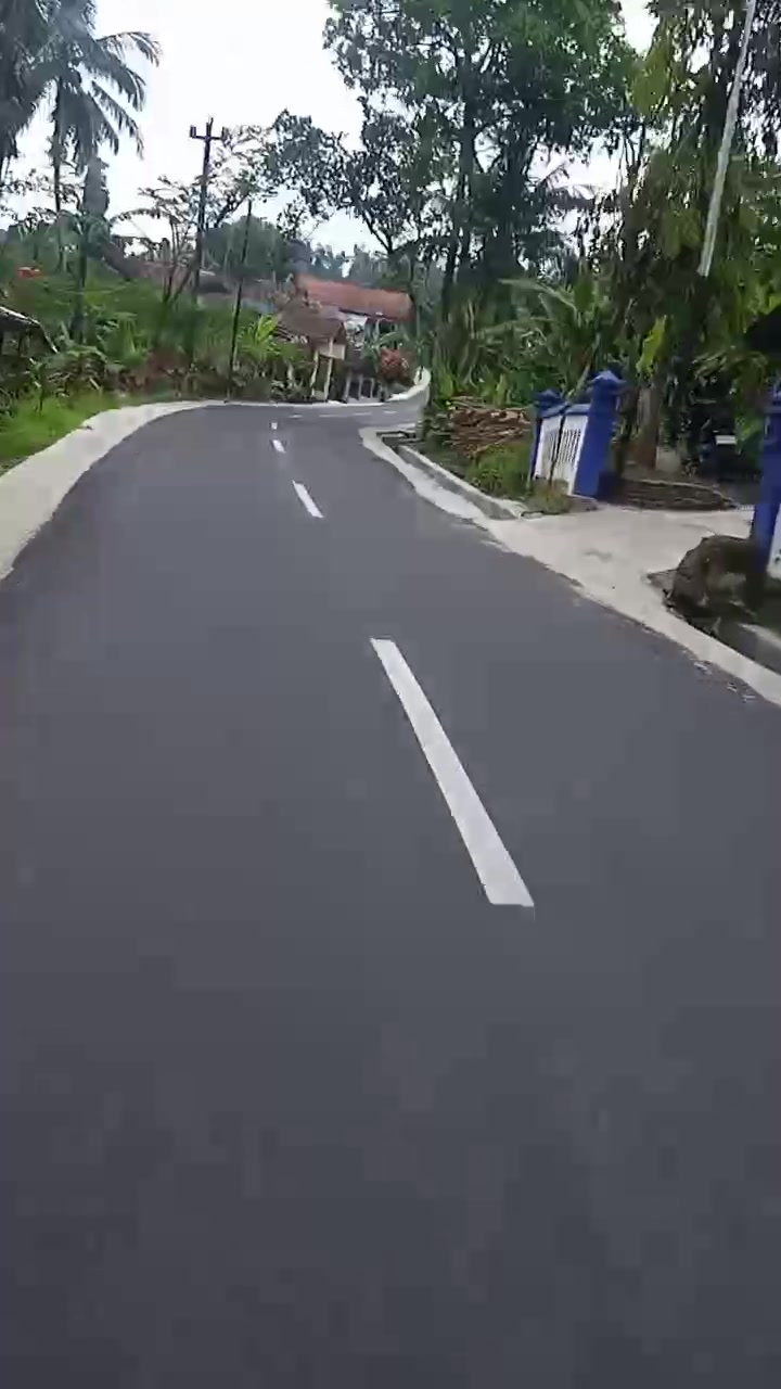 Alhamdulillah jalan sudah mulus... Langsung bisa gaspol rempol ...