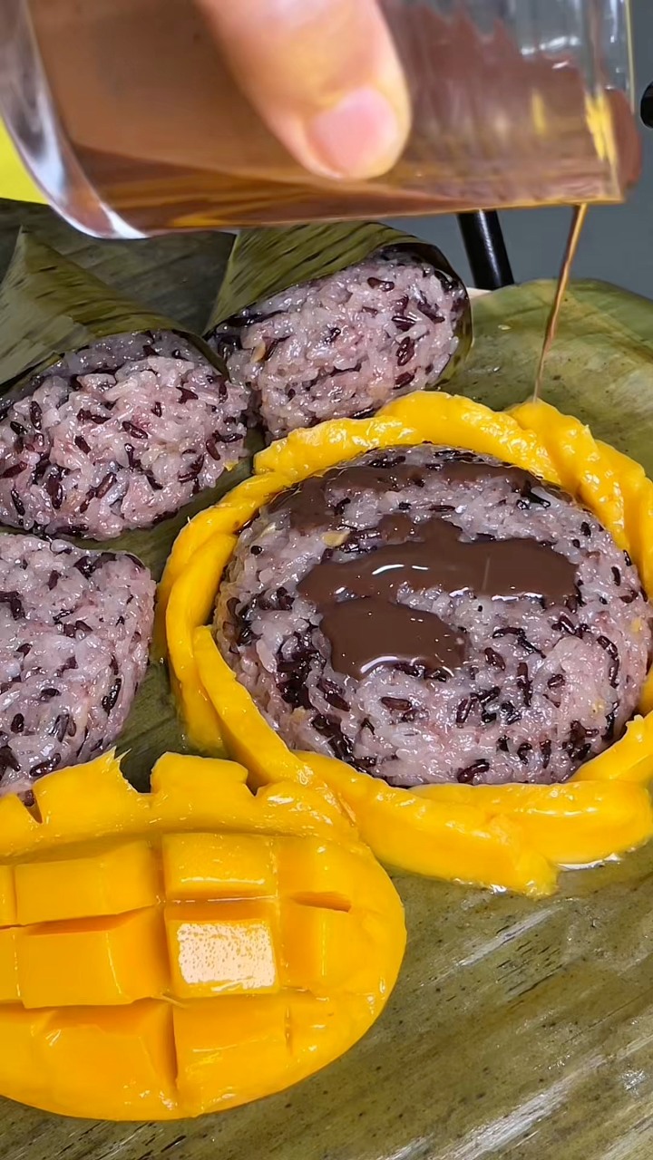 Puto Maya 😍😋 3 cups malagkit na bigas 1/4 cup black glutinous rice 1/2 ...