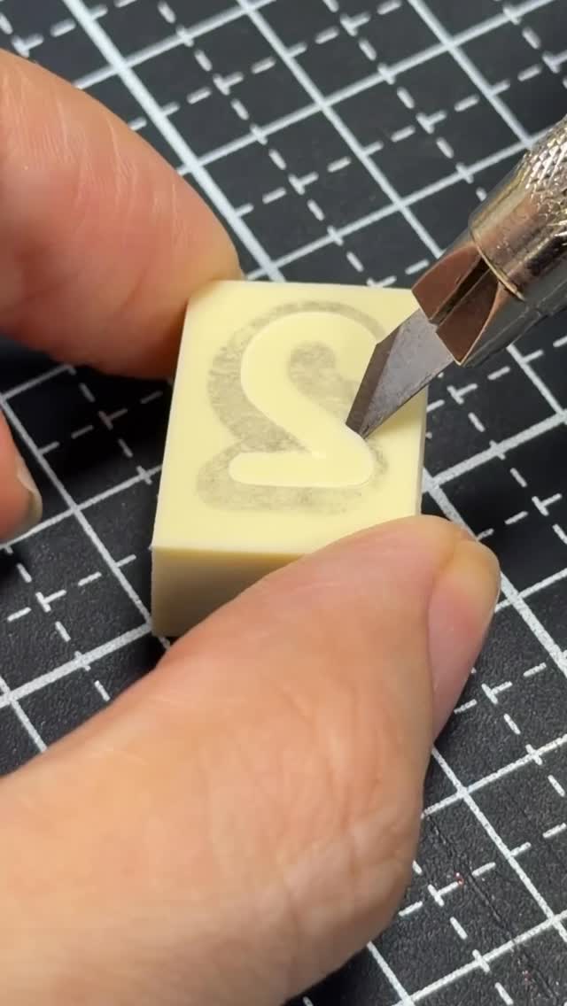 【馬年印章刻刻蓋蓋】 「2」印章只要刻一次就可以蓋無限次～ 達摩馬胖胖登場🐴 再配一個小小達摩 祝大家 —— 馬到成功！什馬都順！ #橡皮章 ...