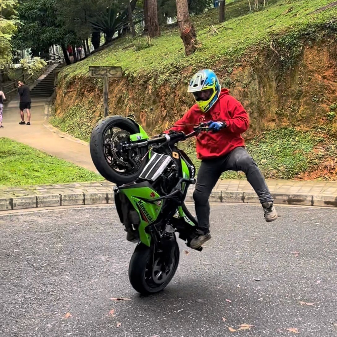 Pikes en la moto de alto cilindraje otro nivel . . Instagram: https ...