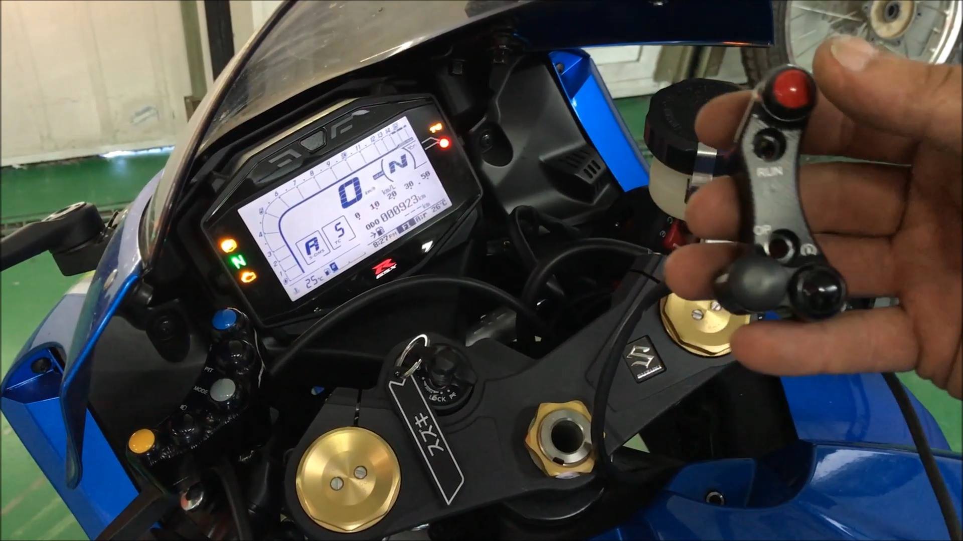 Plug and play handlebar switches for new Suzuki GSX-R1000 L7 