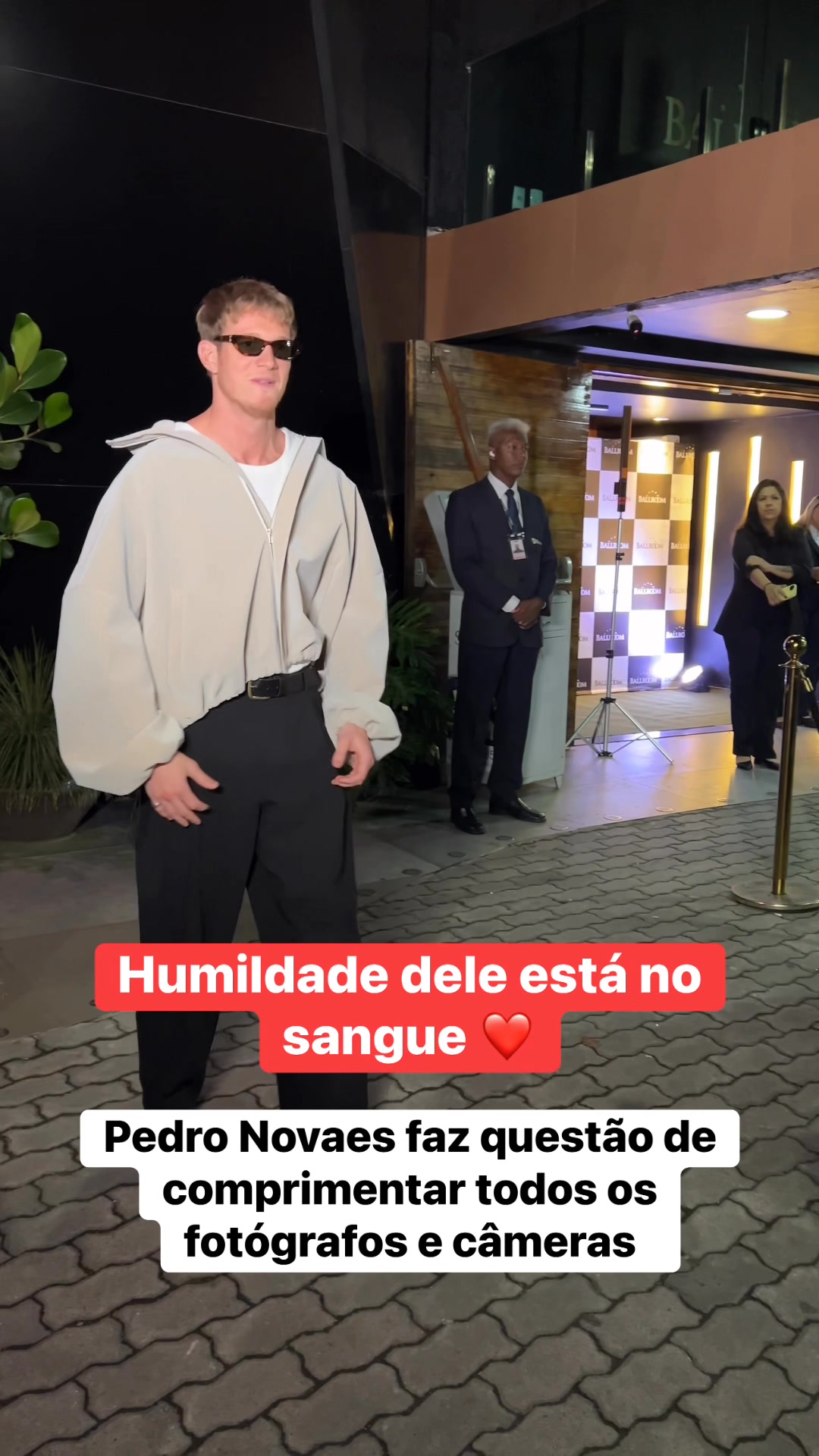 Pedro Novaes faz questão de comprimentar todos os fotógrafos e câmeras ...