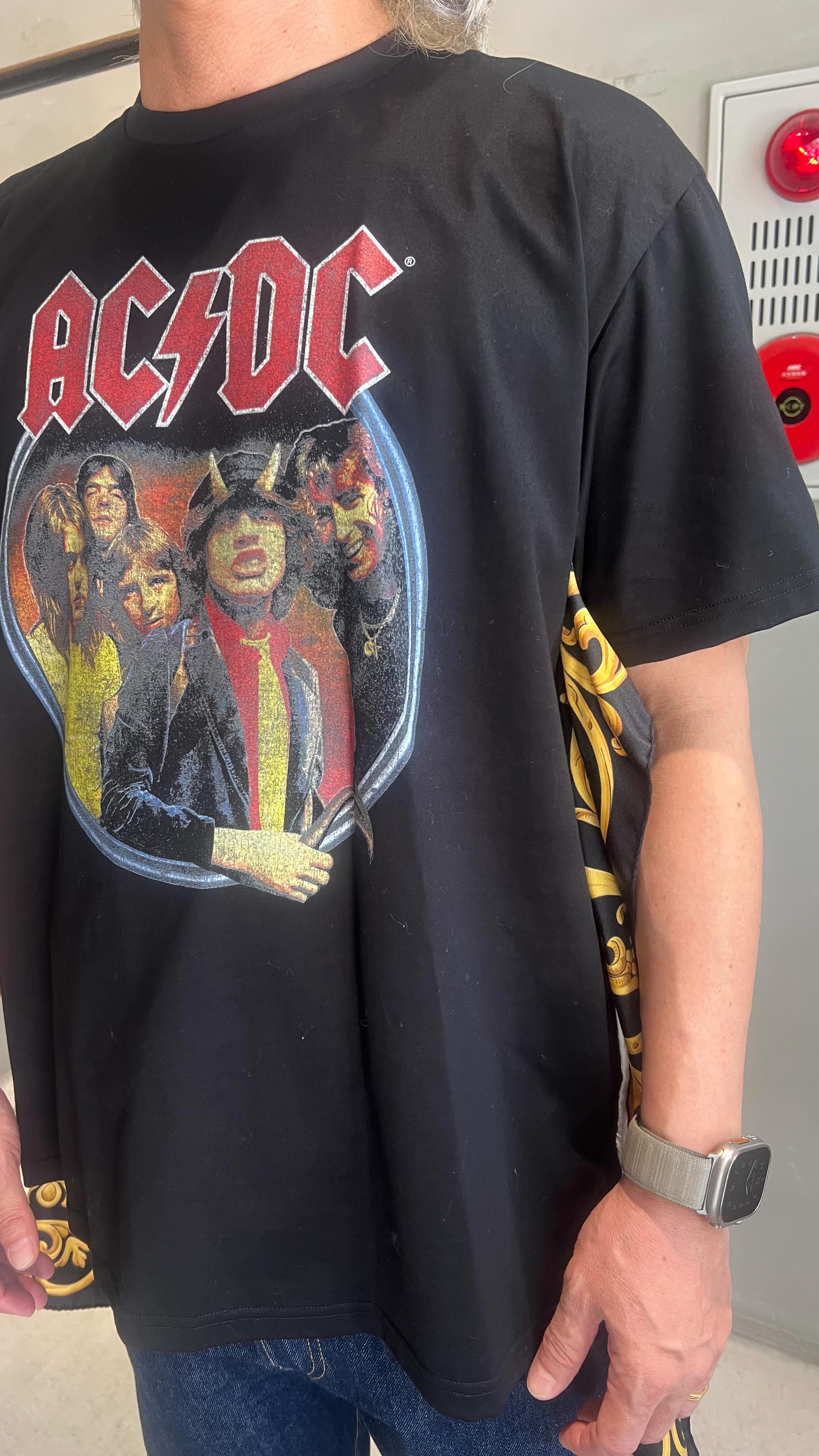 JUNYA WATANABE MAN × AC/DC このTシャツは、オーストラリアが誇る 