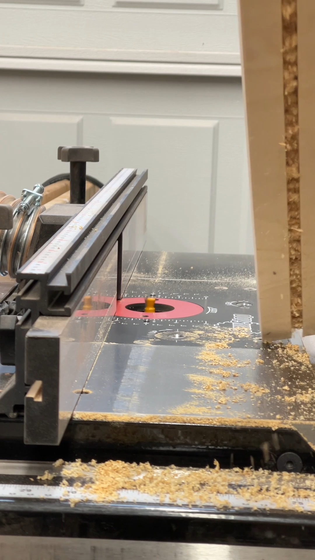 Straight line ripping jig for a table saw #woodworking #woodshop # ...