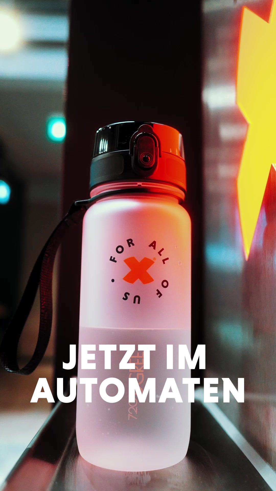 Was für Flaschen! Die FitX-Trinkflaschen von @720dgree. 🤩 Mit 1-Klick Trinkverschluss und praktischer Handschlaufe – federleicht und frei von BPA, BPS & Phthalaten. Jetzt in allen Studios! | FitX