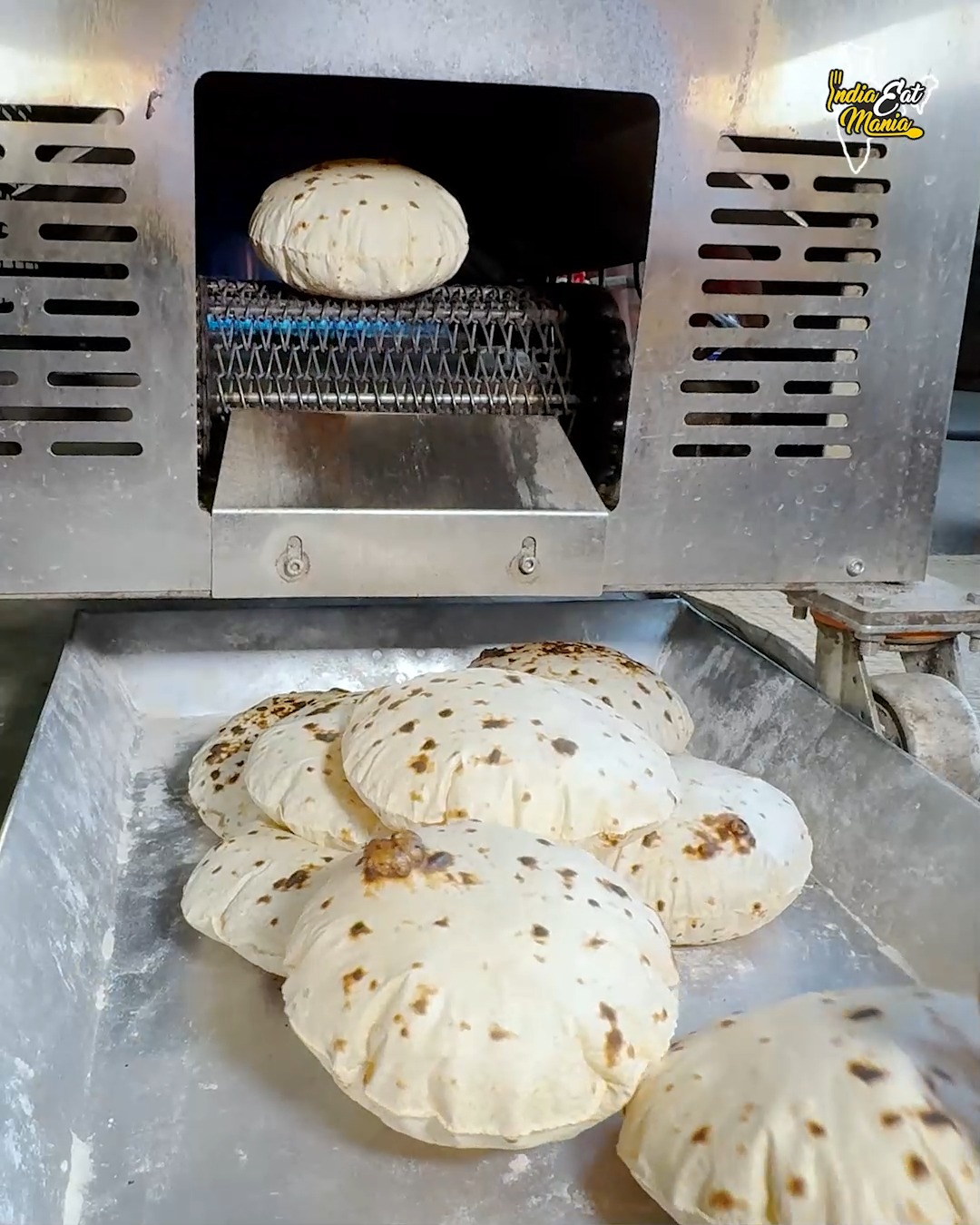 Roti Queen Ki Automatic Machine Wali Football Roti In Kolkata | India ...