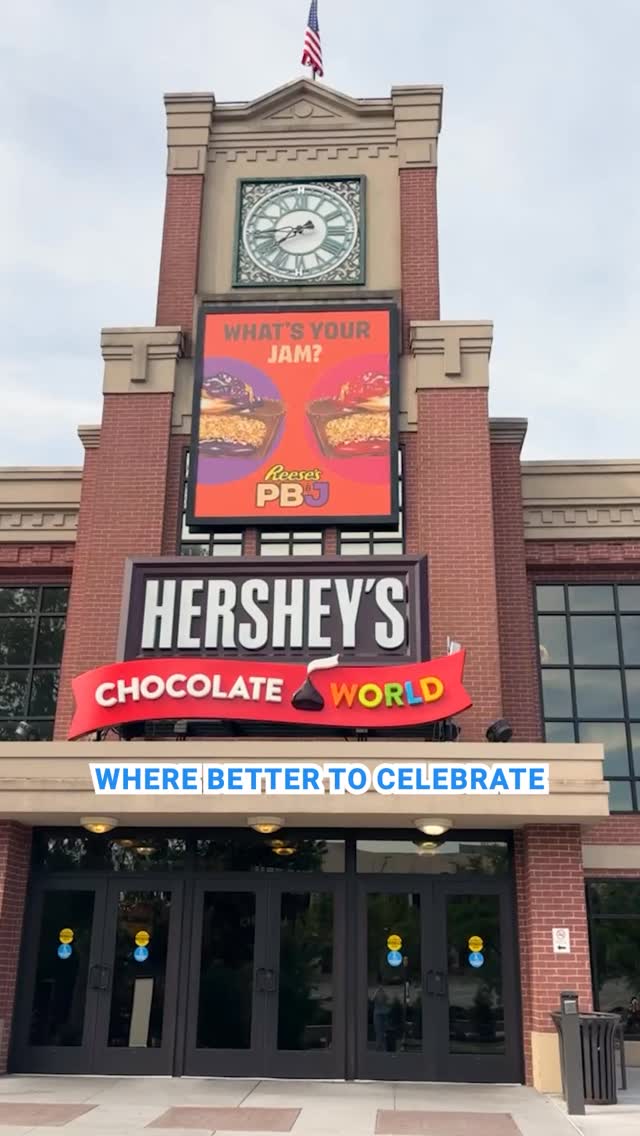 📍 Home to the World's Largest HERSHEY'S Store, where you'll find