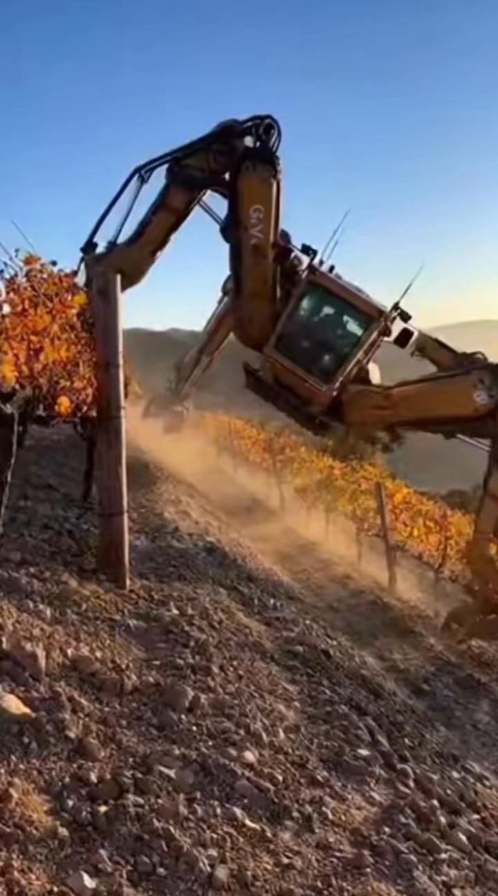 California Hillside Grape Rig — #VineyardMech | Rusty Gear Farm USA ...