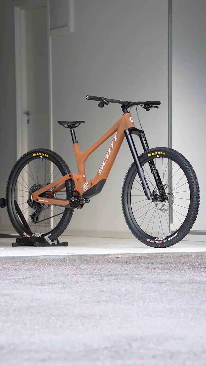 6-bar suspension linkage, perfectly dialed geometry, HMX carbon frame ...