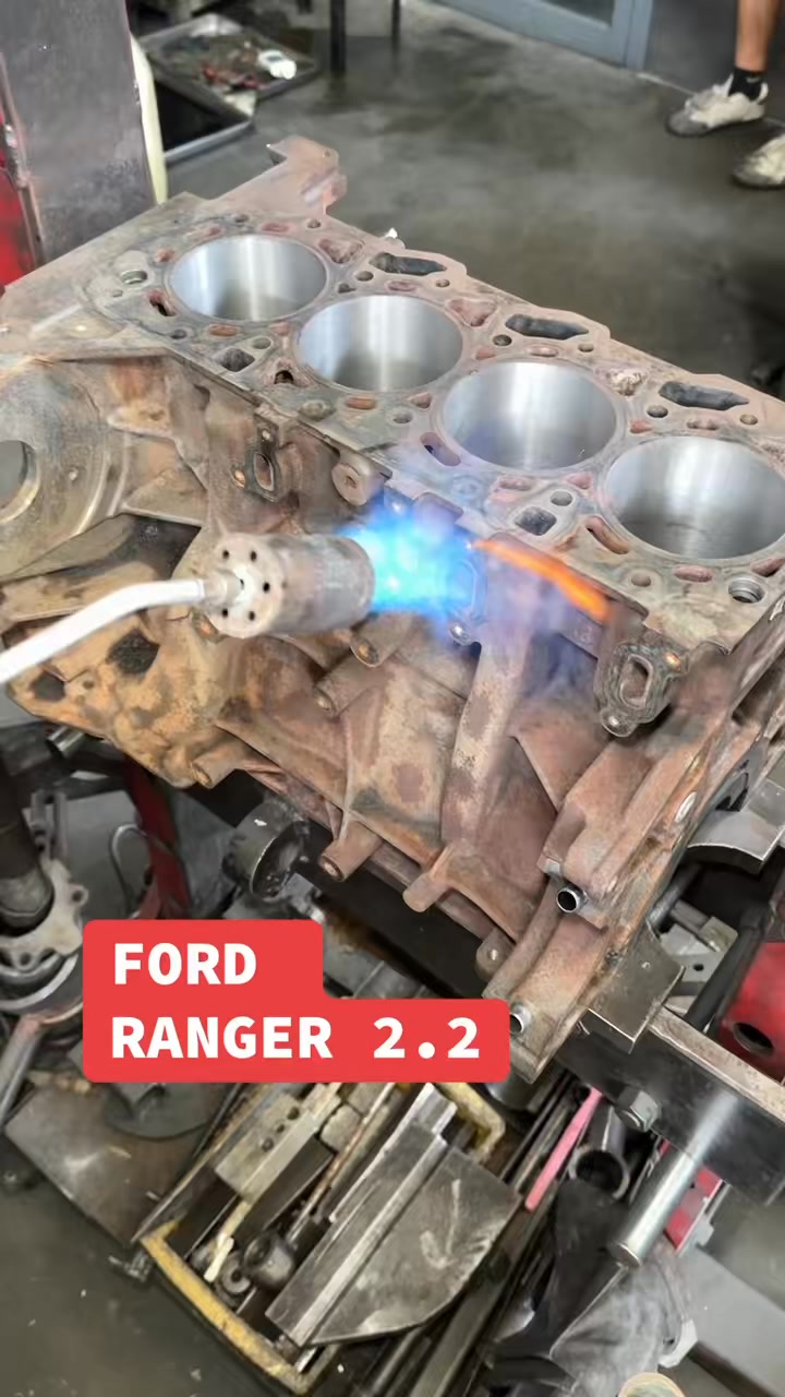 Gia công block máy Ford Ranger bị lúp pê tại CCMFast. #ccmengines # ...