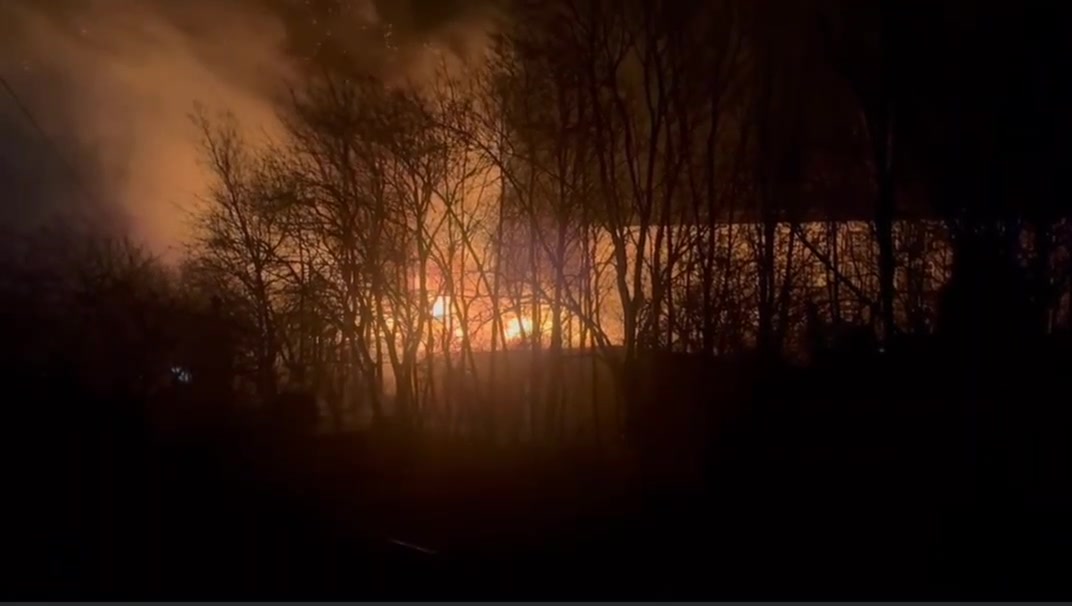 🚨Large-Scale Fire Breaks Out at Commercial Building in Stackstead🚨 A ...