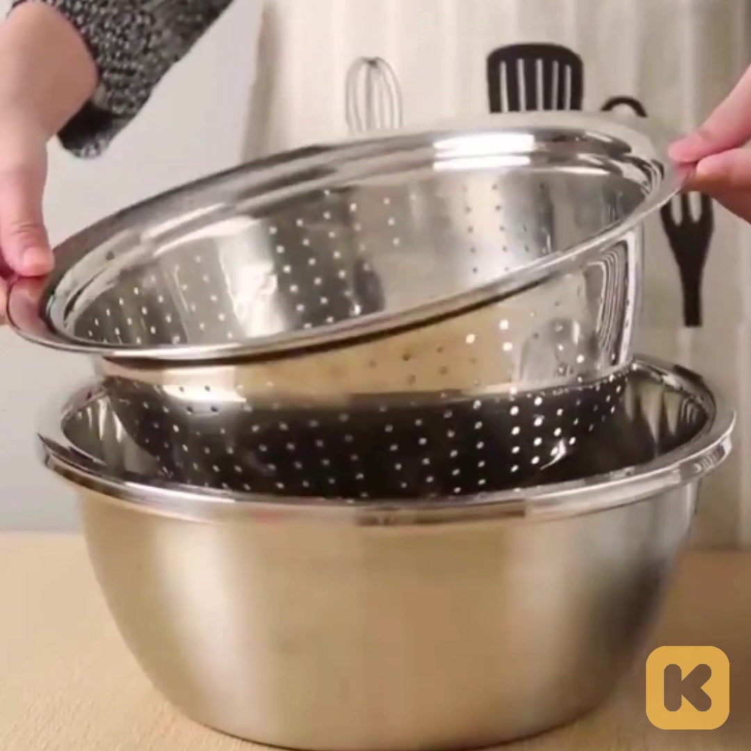 Three different sizes of kitchen utensils are used for different purposes. , Planed into thin slices, the cleaned fruits and vegetables can be heated by an induction cooker, , to help you prepare