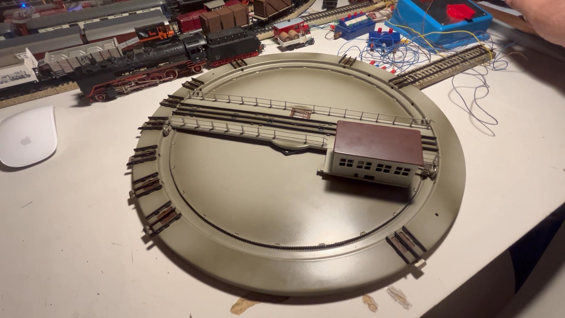 Marklin HO Turntable #7186 wiring help needed