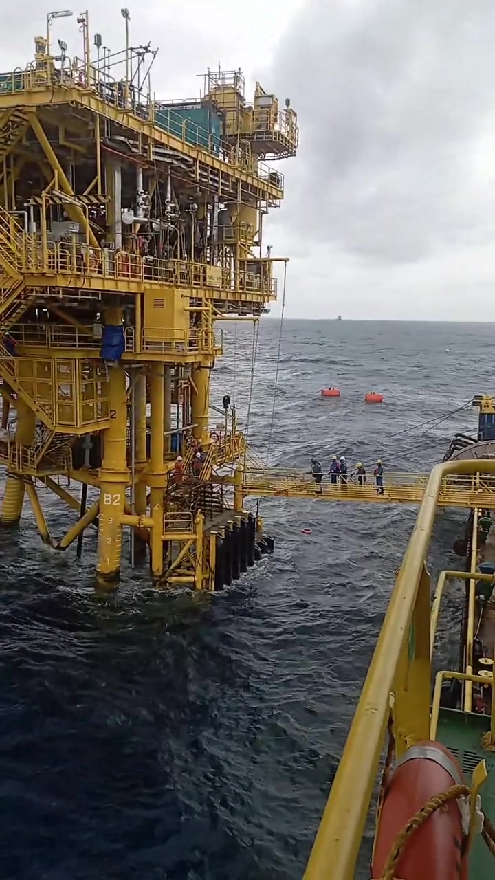 Aktifitas Medco energi natuna lepas pantai🌊🌊