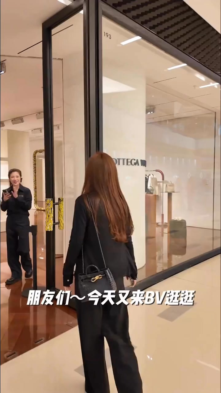 如果暂时没得到你想要的，你就会得到更好的 感谢父亲大人爆的金币#时尚 #穿搭 #ieast | 千金大小姐d生活 | Facebook