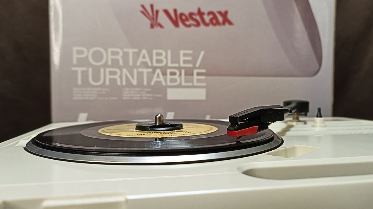 Discover the Vestax Handy Trax portable turntable. Perfect for