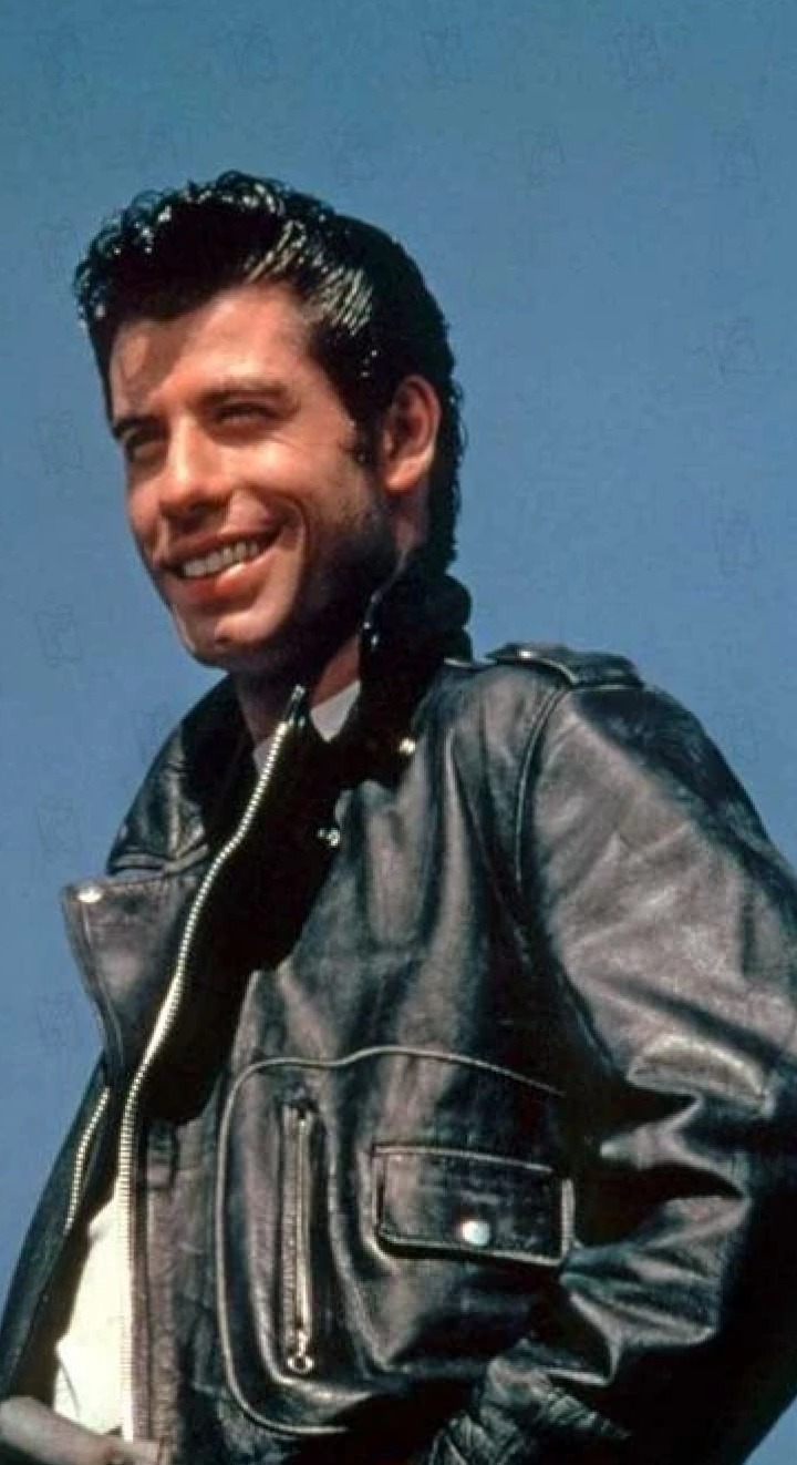 🎥🎅🎄 John Travolta ha vuelto a meterse en la piel de Danny Zuko 47 años ...
