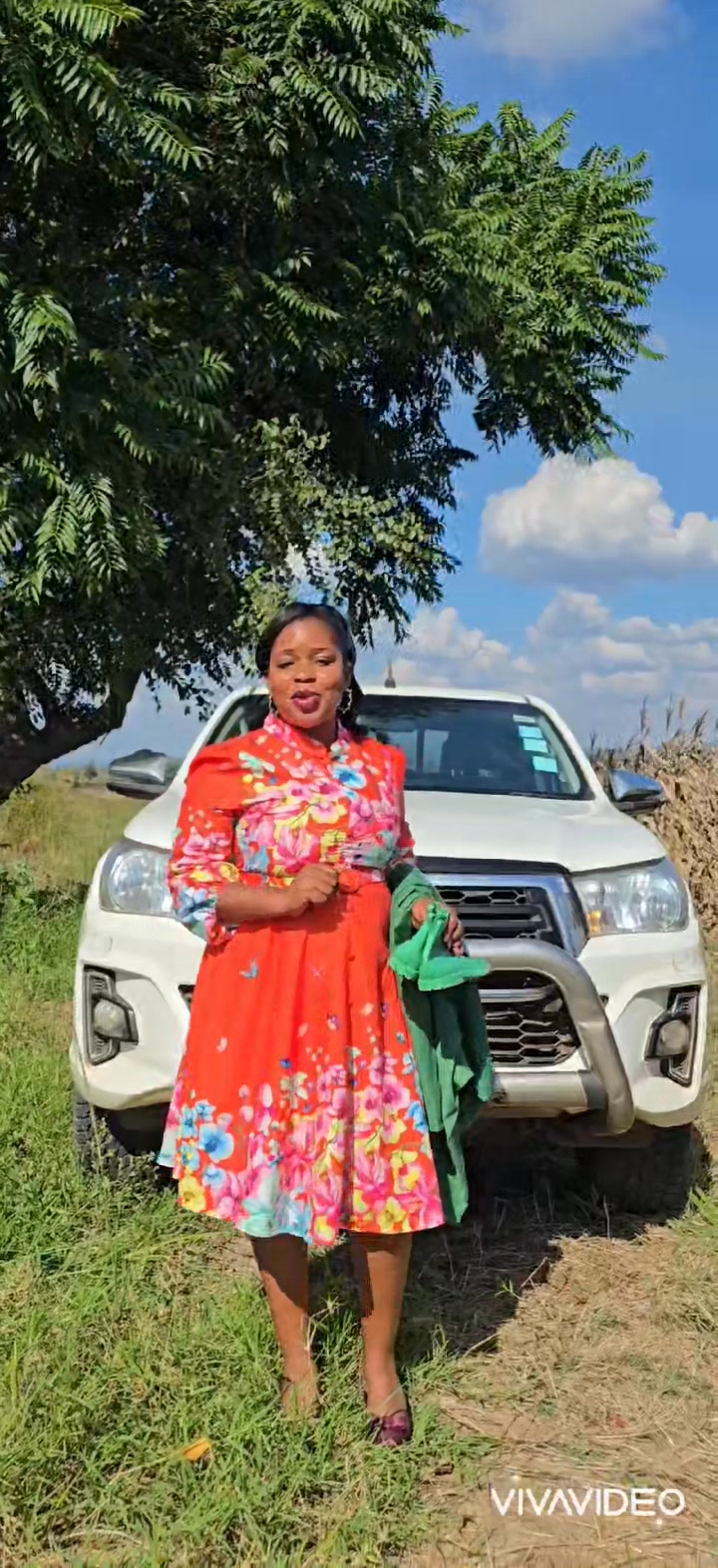 Fast ⏭️ FAST forward to the pre-maize field tour dress-up 👗👠👠 ️ 🧥🥾🥾 ...