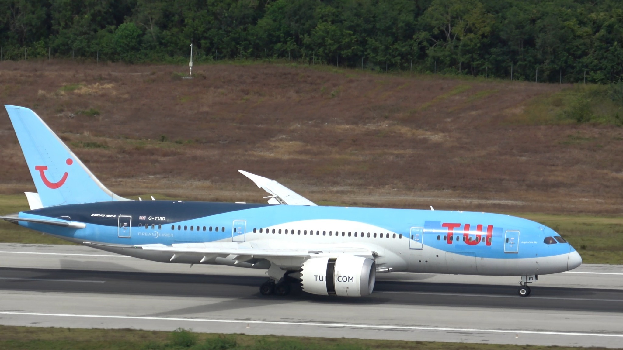 Tui Boeing 787-8 Llegando a Cancún, vean ese Wing Flex y el del ...