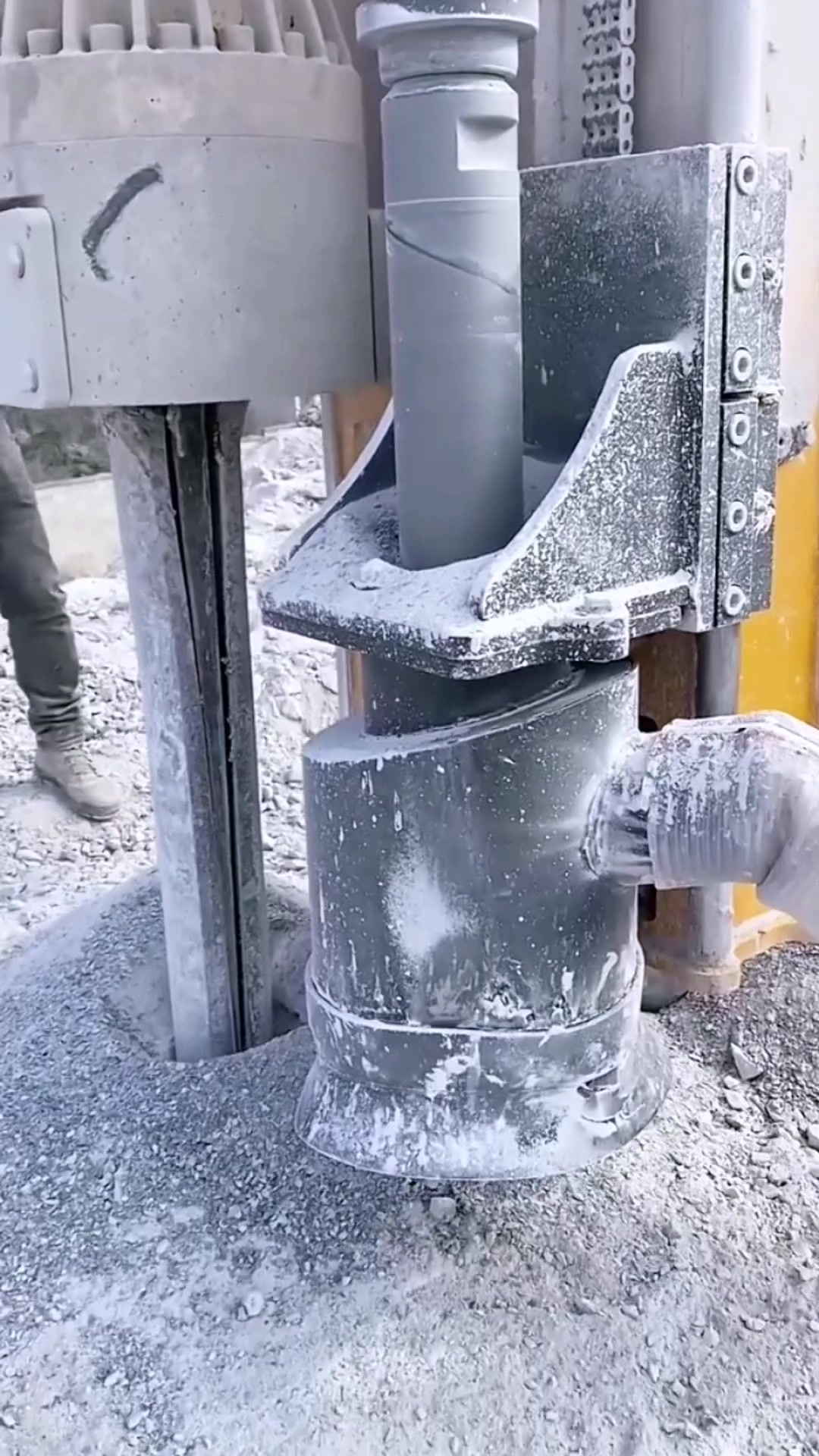 Rock drilling and splitting integrated machine, Installed on the ...
