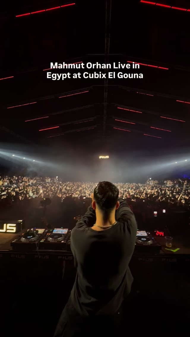 mahmut-orhan-delivered-a-late-night-set-at-cubix-el-gouna-that-leaned