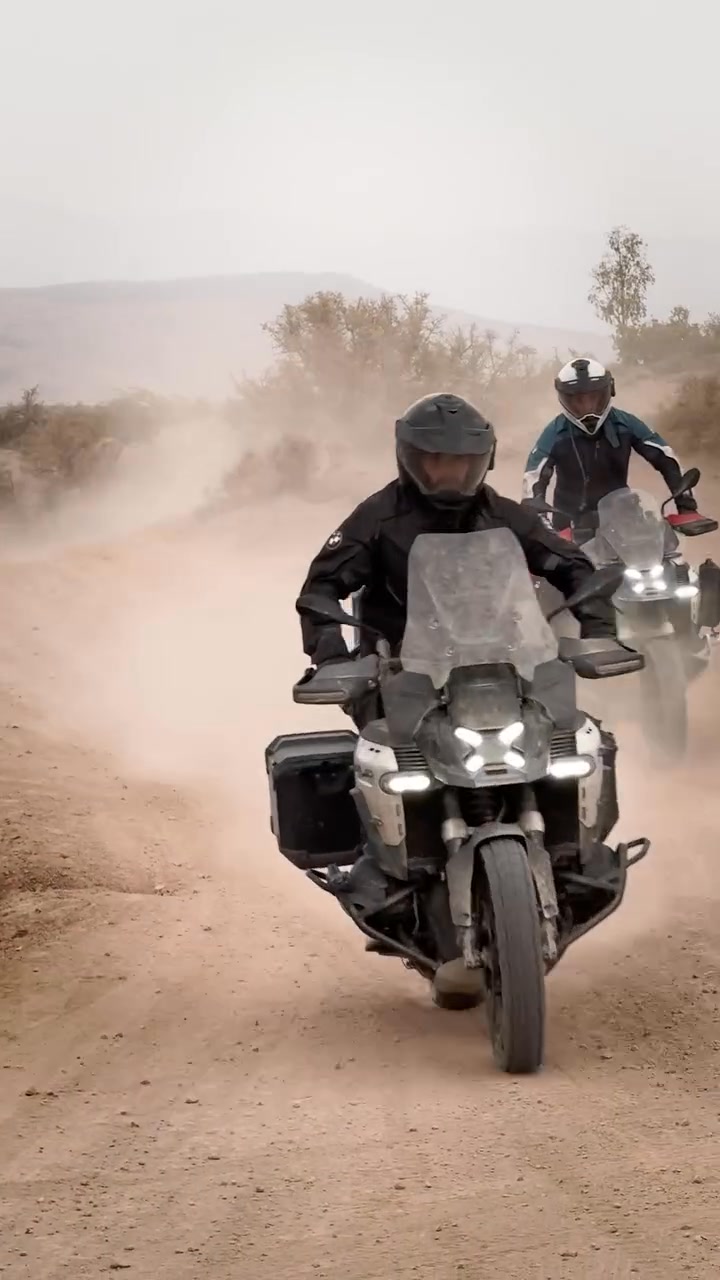 Discover the BMW GS Kawir GTX shoes, available in three colours
