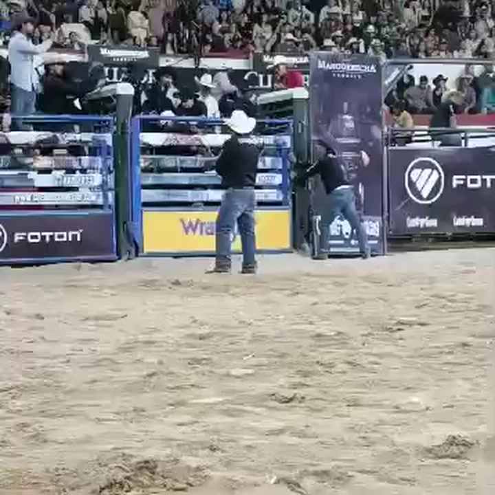 La monta qué quedará bien marcada en la historia en el rodeo aquí en ...