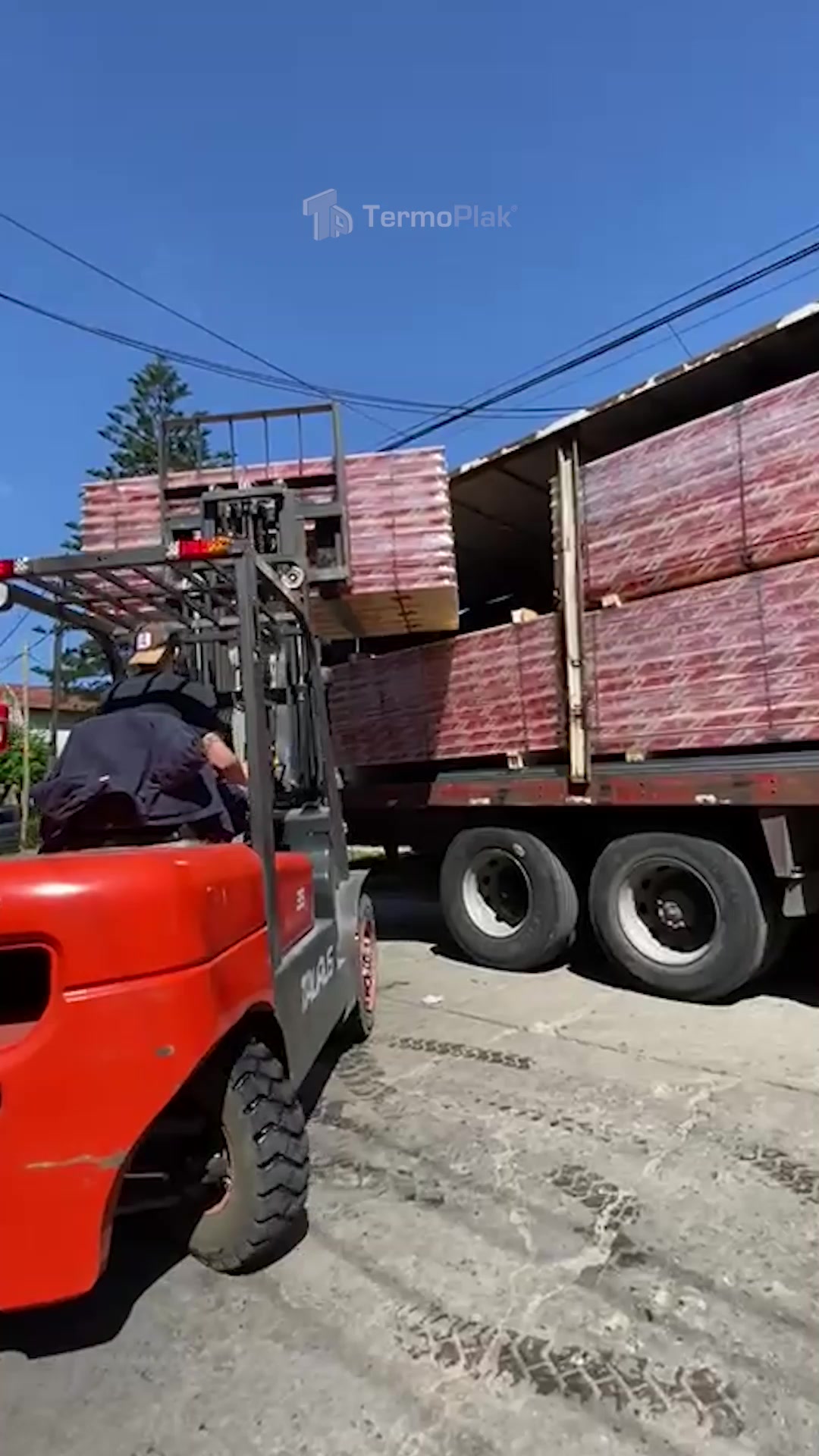 ¿Sabías que cada gran proyecto empieza por un camión lleno de paneles ...