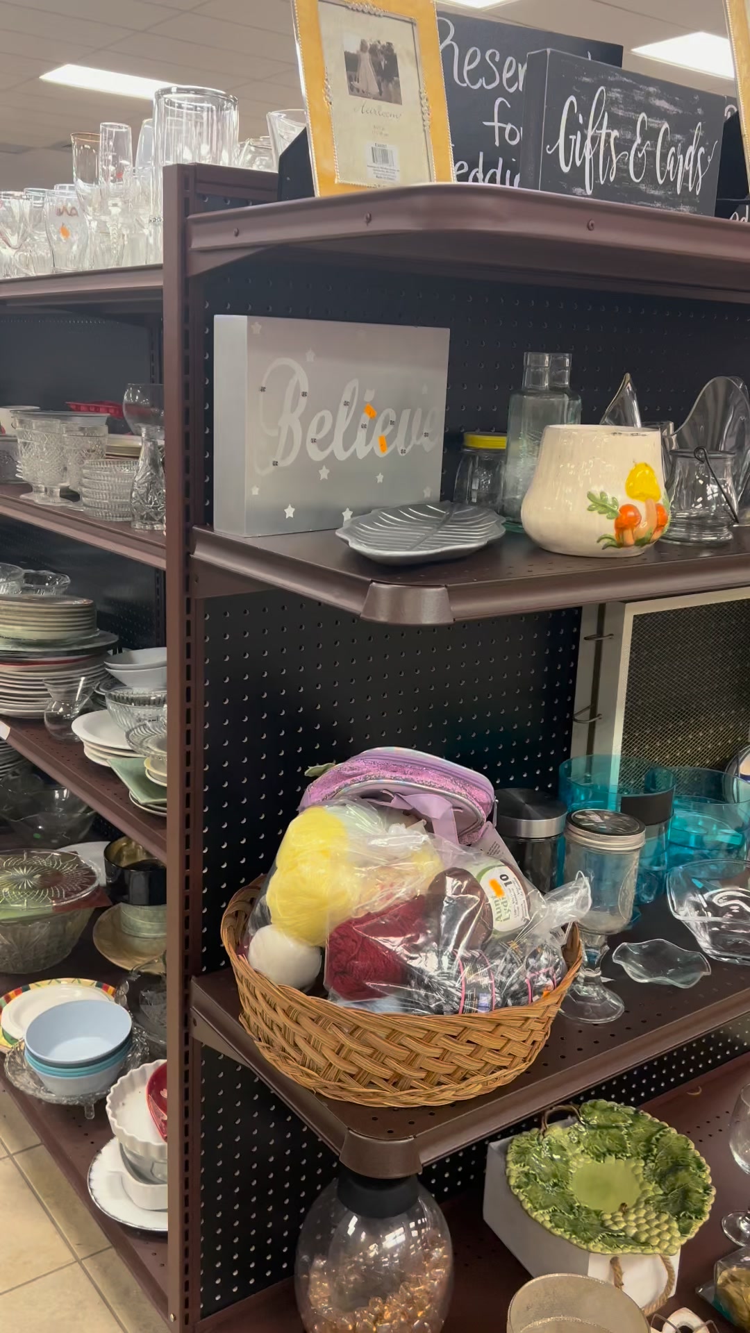 What piece would you take from this shelf? ??????? Qué pies tomarías ...