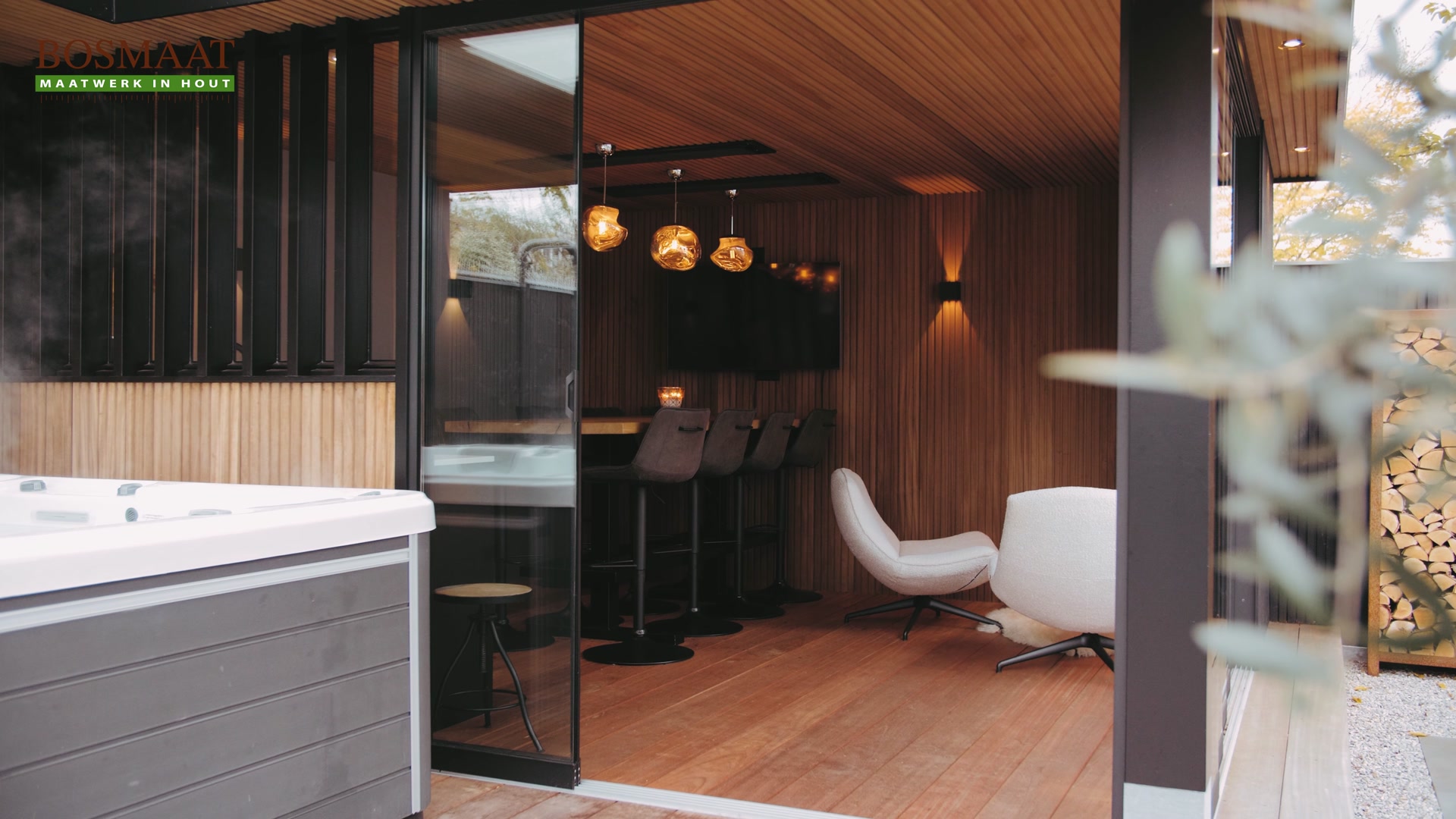 In dit luxe poolhouse met sauna is het heerlijk, comfortabel recreëren ...
