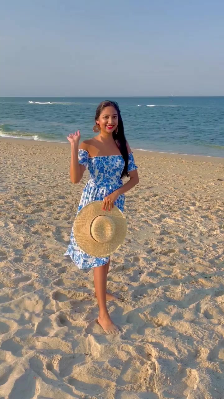 Beach poses you have to try this summer. 💦🏖️ Which one's your favorite? 🥰Like and follow @wanderesskriti for more tips and tricks.💕#howtopose #posingtips #posingideas #posing #photoshoot #photoshootideas #poseideas #photoposes #tipsandtricks 
