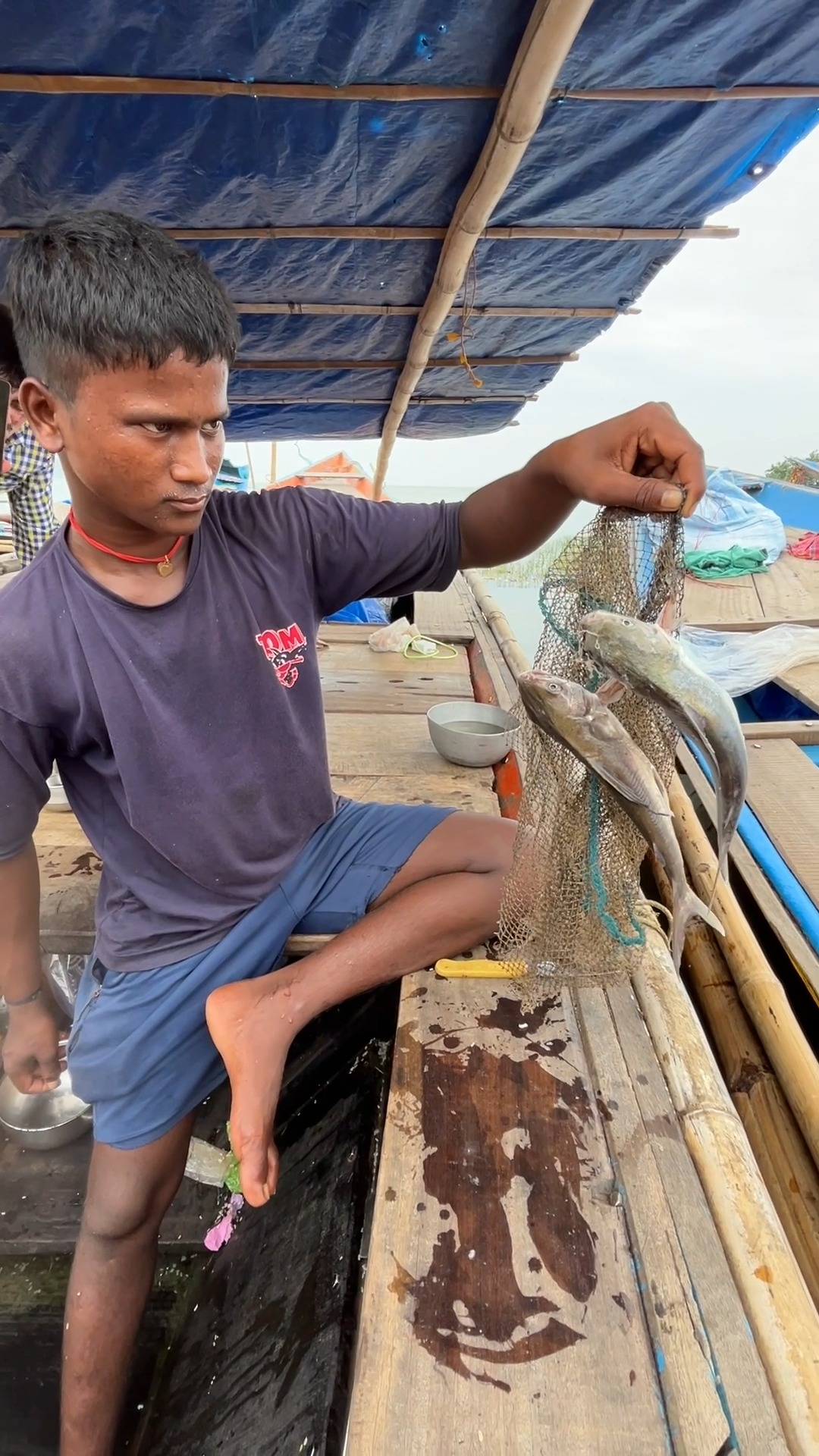 Villagers Cooking Fish on Boat in Odisha | Hmm | Facebook