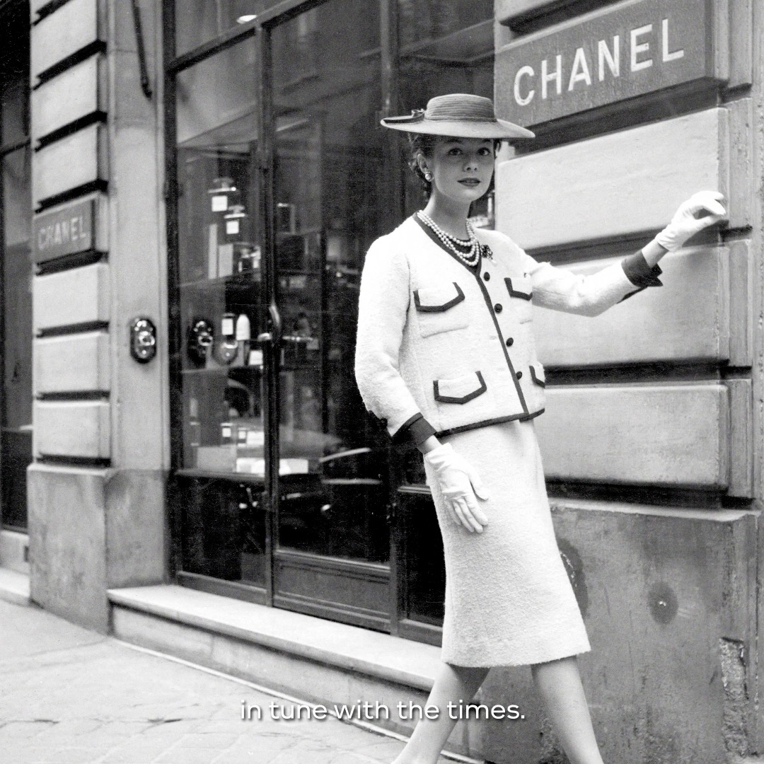 A portrait of COCO MADEMOISELLE COCO MADEMOISELLE leaves viewers