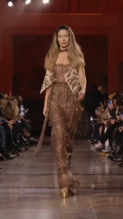 Elie Saab Svela la Collezione Autunno 2026: Eleganza e Innovazione in Passerella