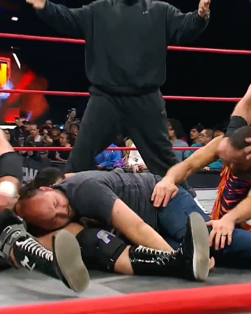 FTR attacks the Young Bucks' family after they interfered in their ...