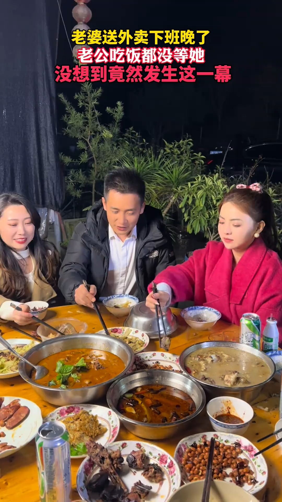 老婆加班送外卖回家晚了，一家人吃饭没有等她，老婆拖着疲惫的身子看见桌子上的剩菜剩饭，当时脸色一下变了！没想到老公知道妻子辛苦，早就给她留好了 ...