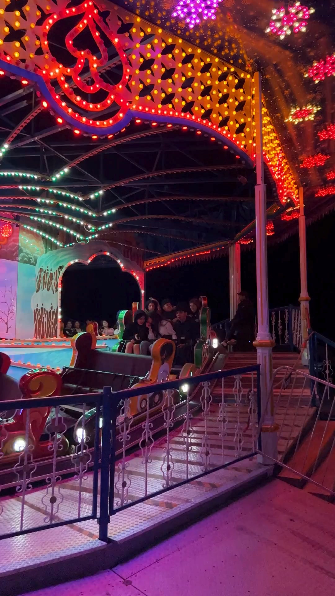 GATES OPEN TODAY, 4:00 - 1:00 PM 🎡Get ready for a full evening of ...
