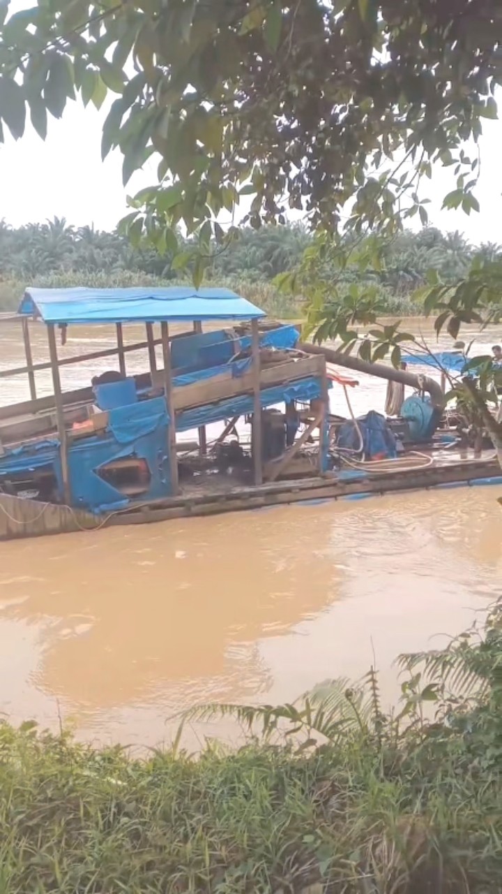 Departing upstream of the river to mine gold at the beginning of the ...