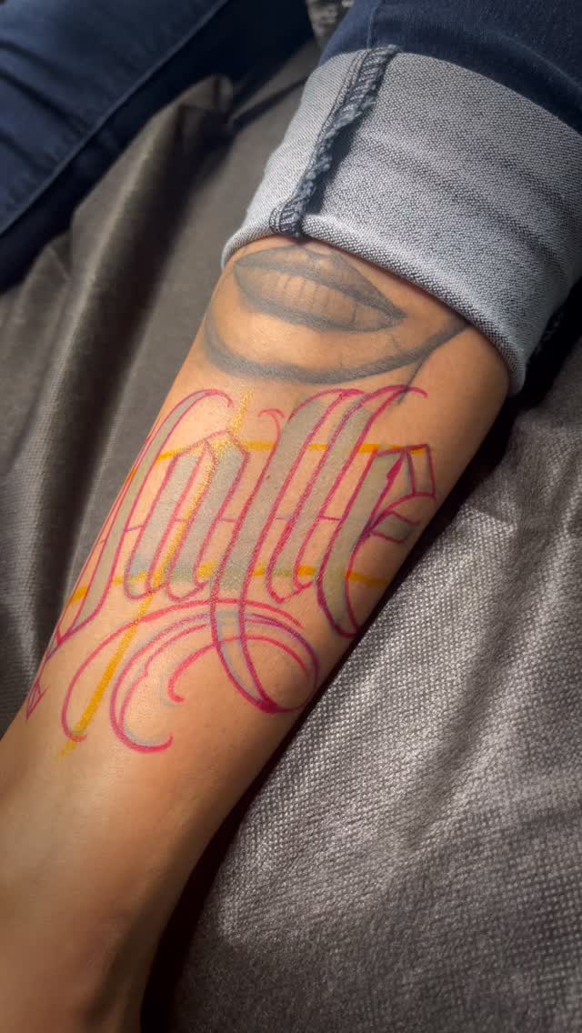 Keeping it simple and clean 👌🏼 Send me a DM to book your next tattoo ...