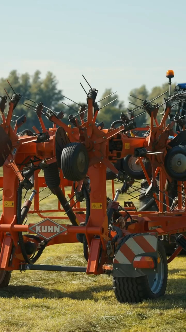 Discover our tedder GF 13003 T 🙌 Featuring a 13.40m working width