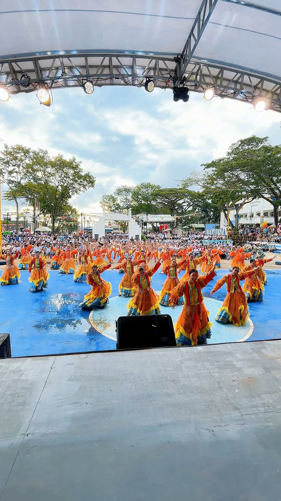𝐇𝐔𝐁𝐎𝐍 𝐏𝐀𝐋𝐀𝐘𝐀𝐆 🧡💙 Isa ka matahum nga performance ang gin halad sang ...