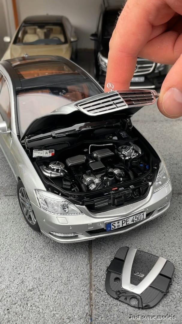 1:18 Mercedes-Benz W221 S600L S-Class, Iridium silver metallic