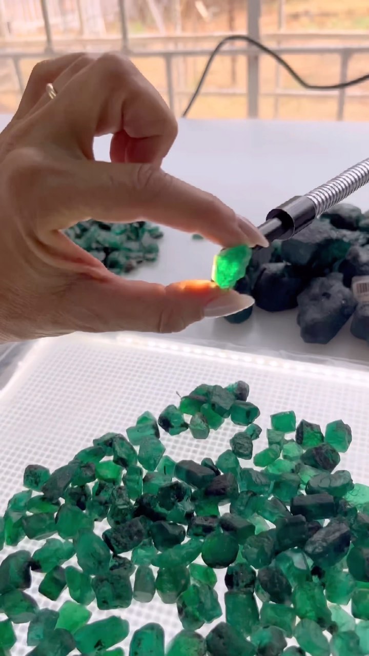 WAIT FOR IT….. QUALITY OF THESE EMERALDS! 💚 Spending time in the Sort ...
