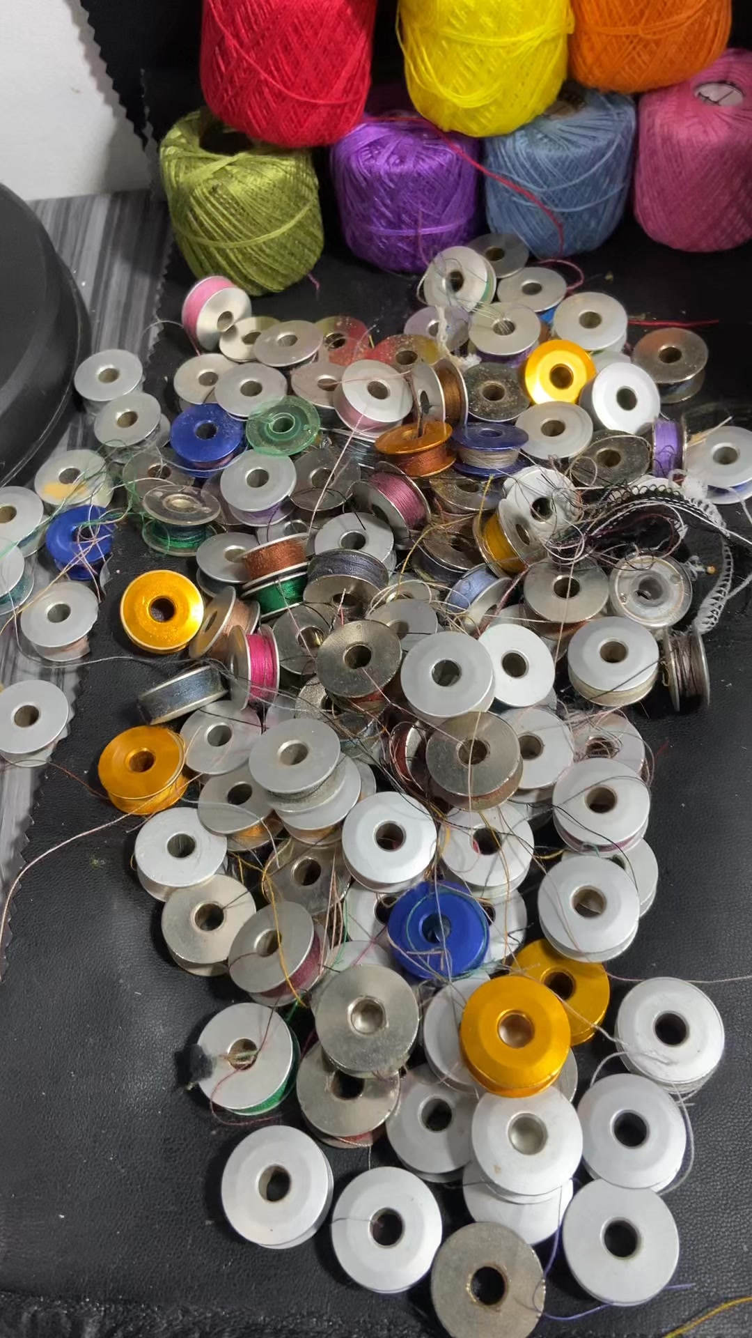 A beautiful thread holder that keeps your sewing threads organized neat ...