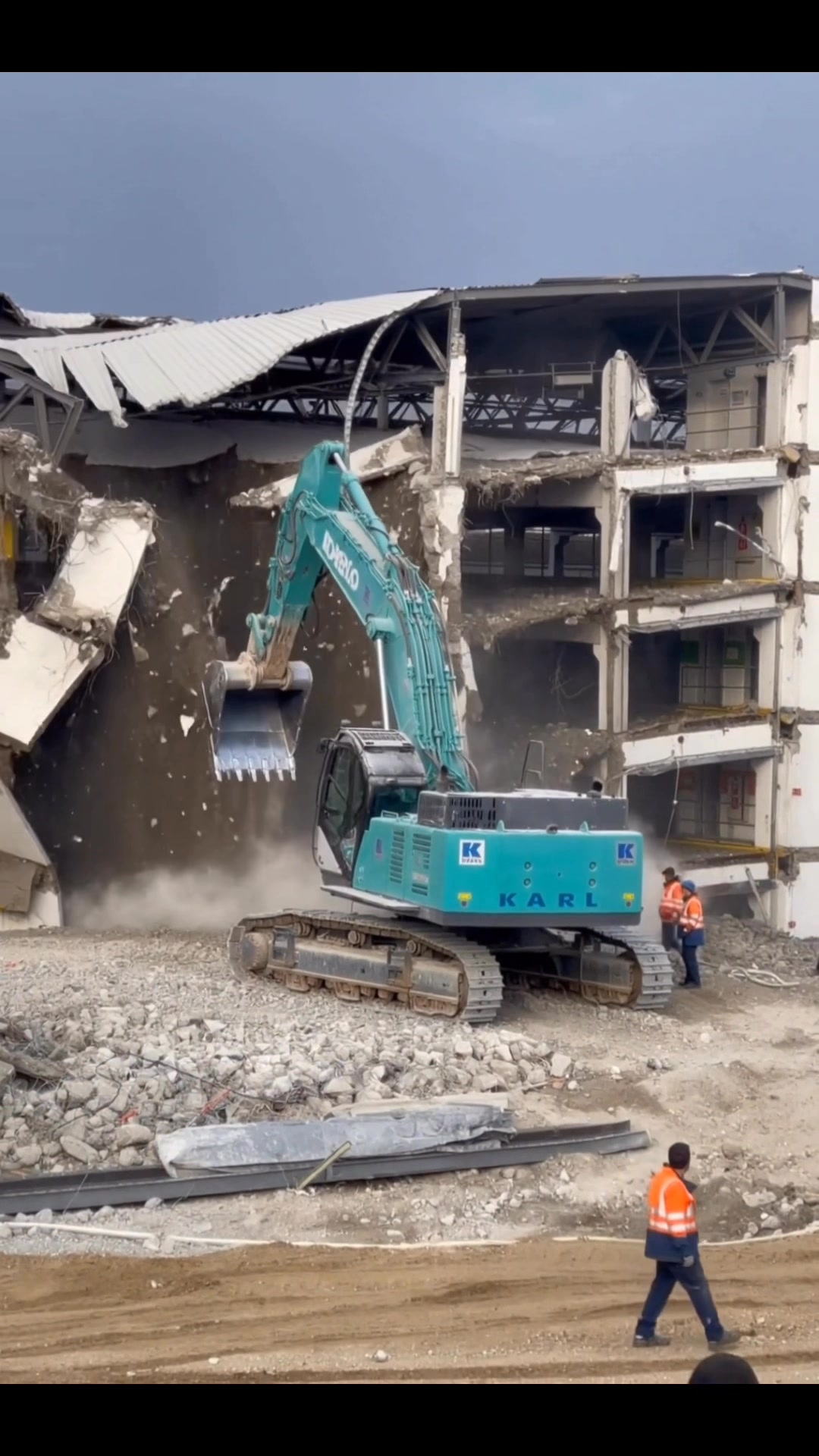 OMG! One hit destroy the whole building 😱 | Pink Day | Facebook
