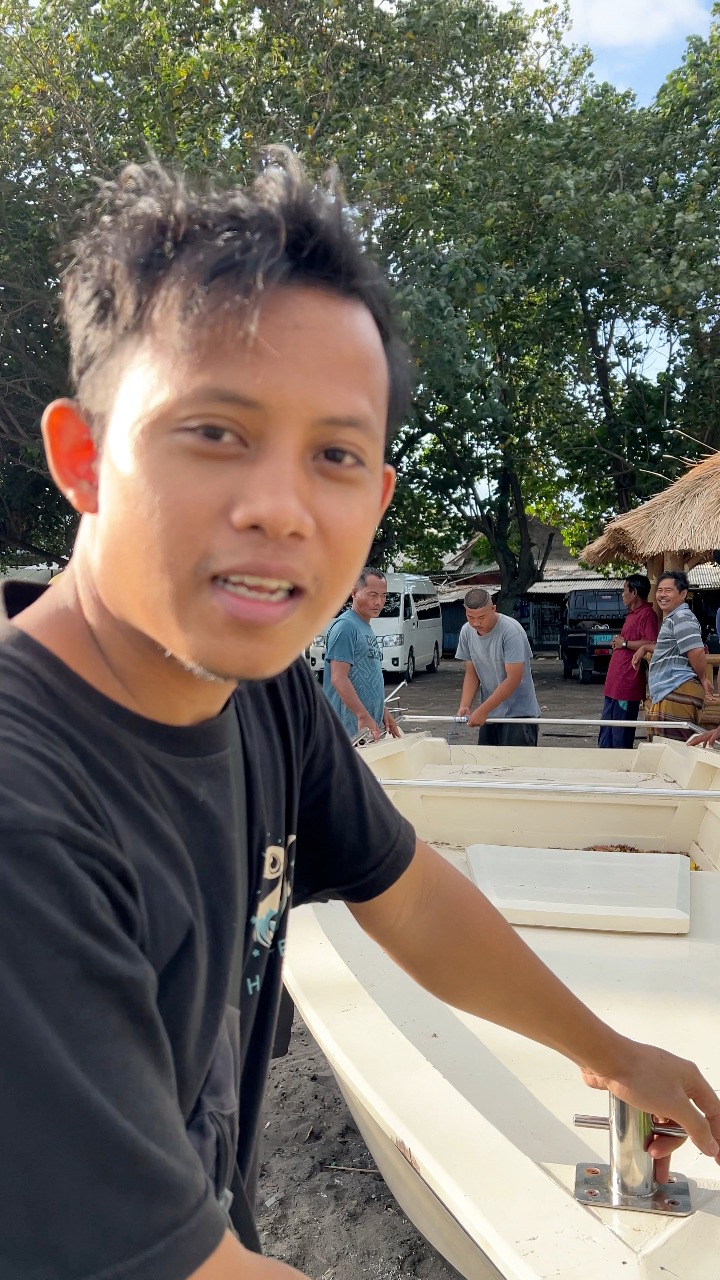 Siap-siap bakal turun perahu boat untuk ngebolang di laut 🌊 | Huda ...