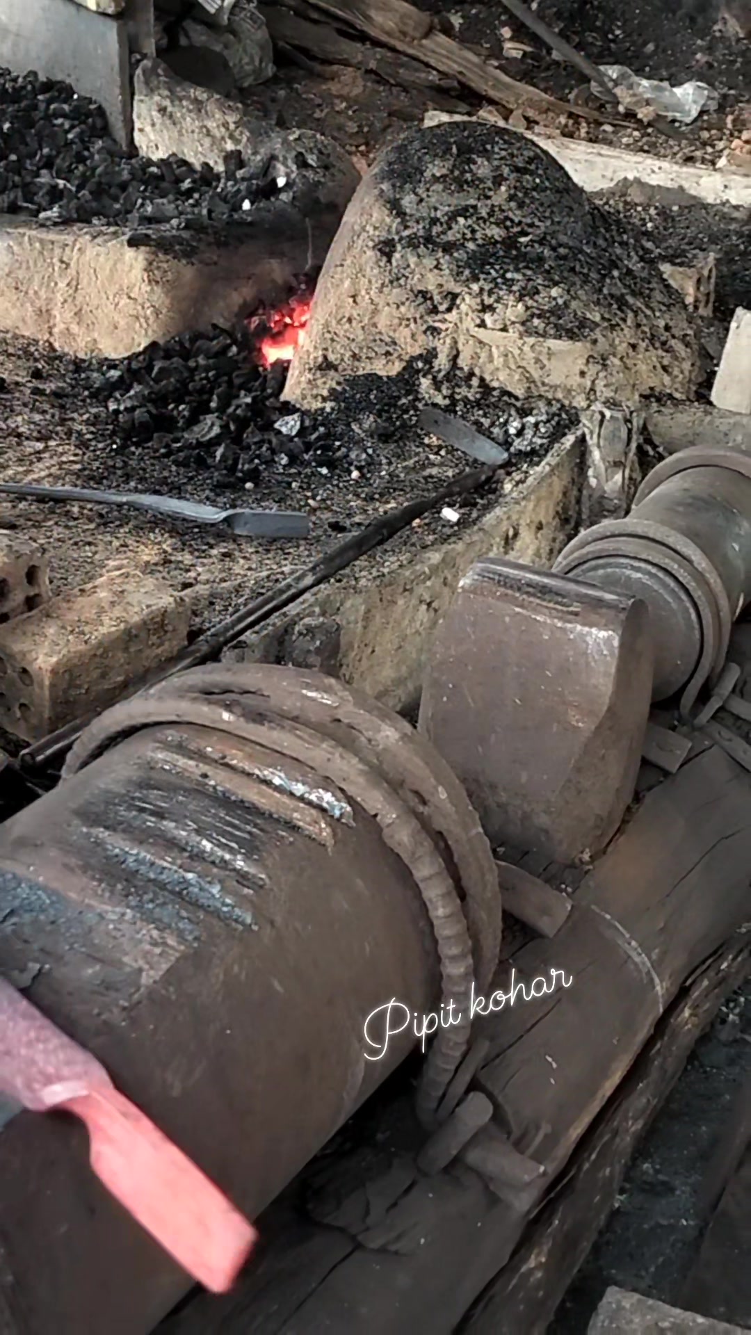 the process of making a pinch #blacksmith #metalworking #ironwork # ...