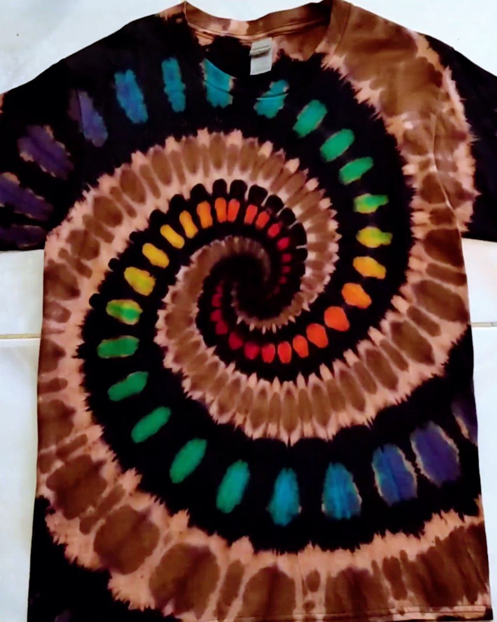MetDaan DIY - Let's learn how to tie dye a shirt! | Facebook